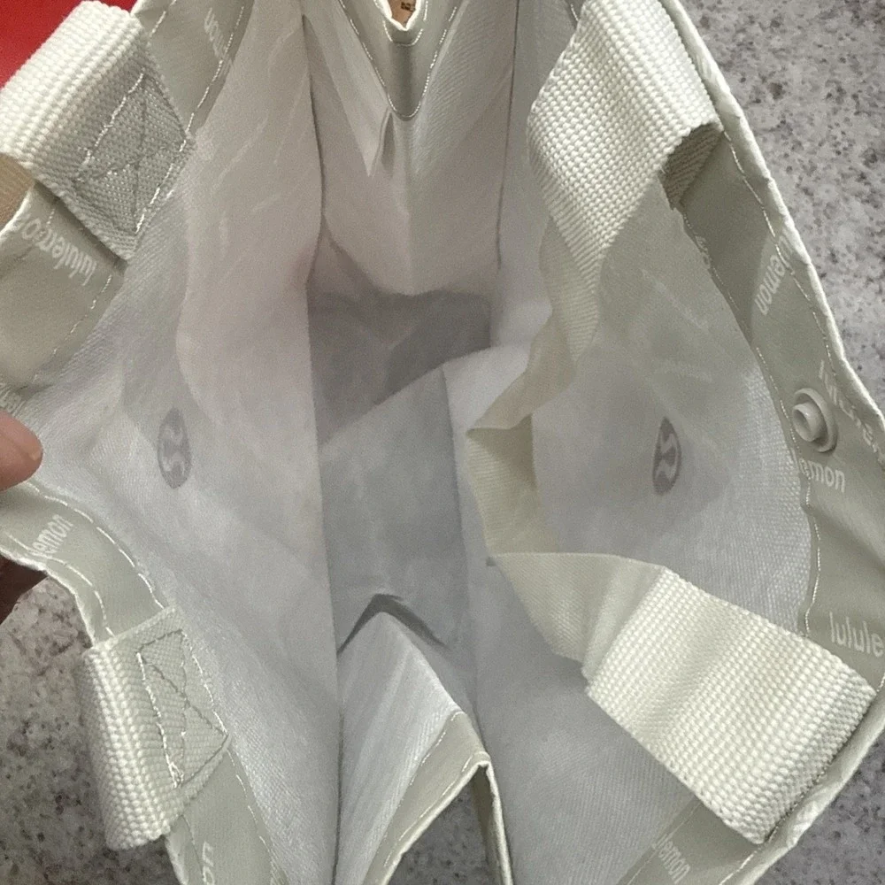 Lululemon 2 Reusable Shopping Tote Bag Red And‎ Off White Logo 12x9